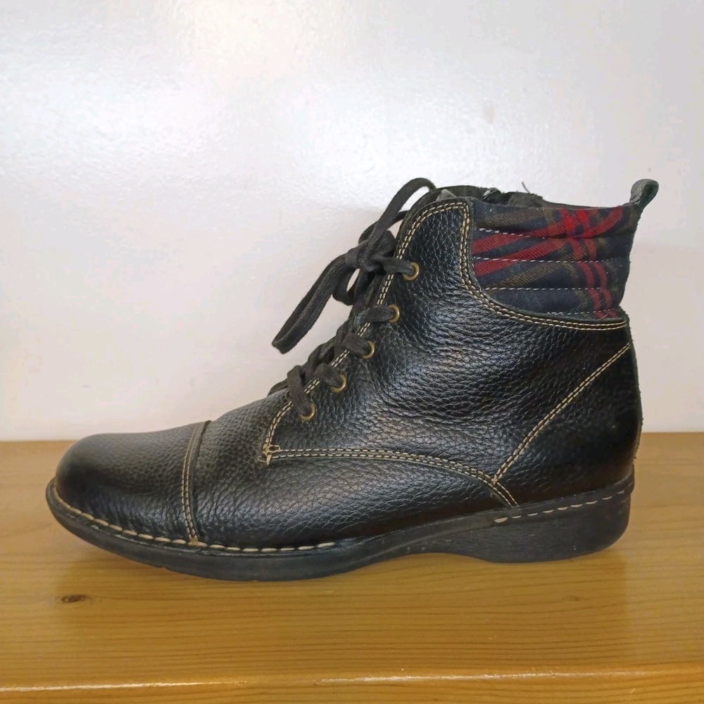 Clarks Ankle Boots Womens 9 Black Pebbled Leather Cap Toe Plaid Trim Comfort Zip
